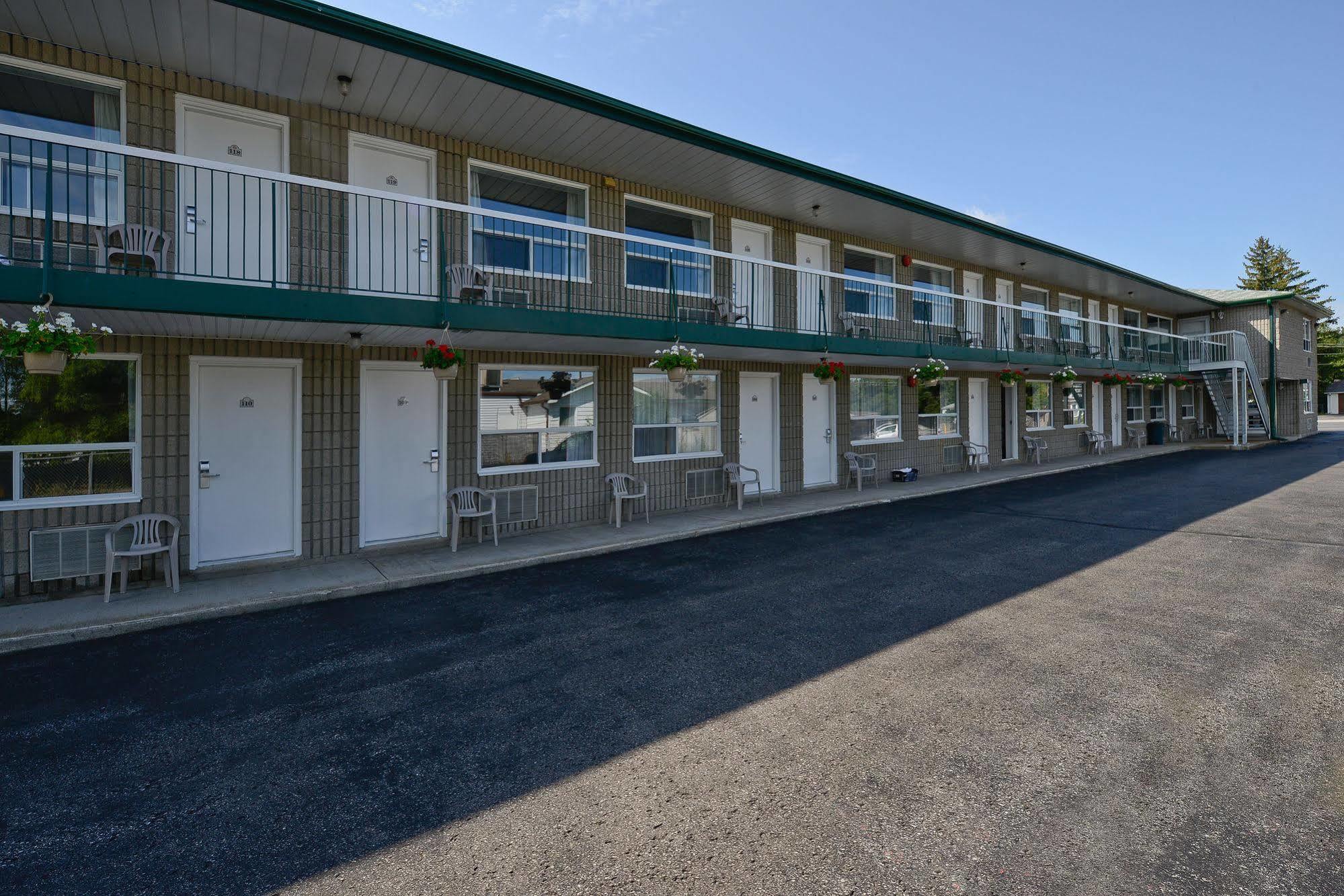 Angus Inn Motel 2*